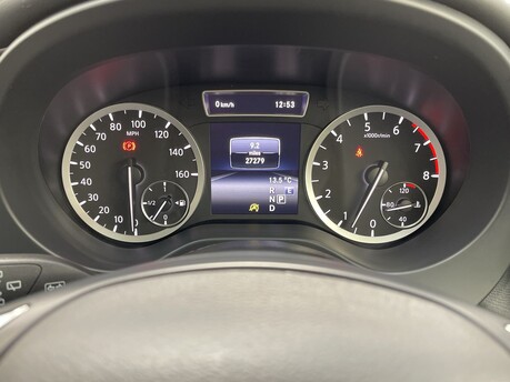Infiniti Q30 LUXE CITY BLACK 21