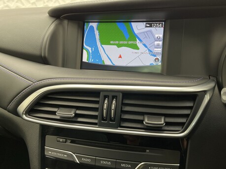 Infiniti Q30 LUXE CITY BLACK 26