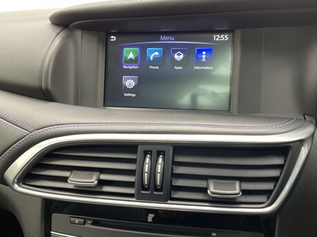 Infiniti Q30 LUXE CITY BLACK 27