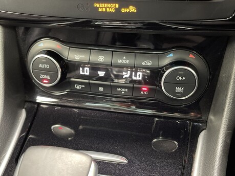 Infiniti Q30 LUXE CITY BLACK 29
