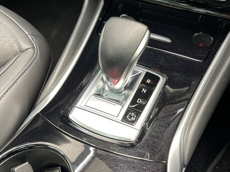 Infiniti Q30 LUXE CITY BLACK 30