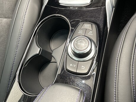 Infiniti Q30 LUXE CITY BLACK 31