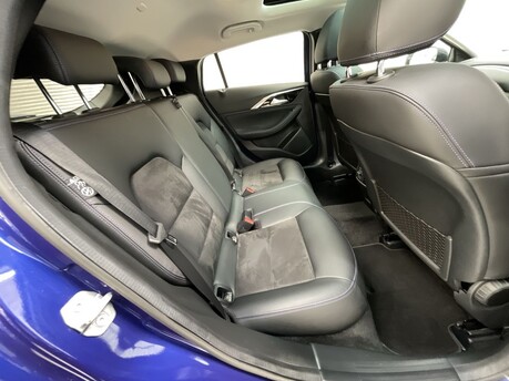Infiniti Q30 LUXE CITY BLACK 34
