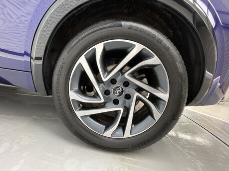Infiniti Q30 LUXE CITY BLACK 42