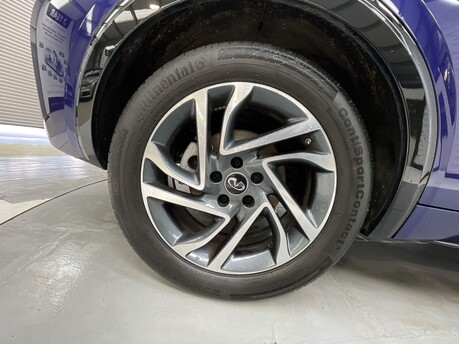 Infiniti Q30 LUXE CITY BLACK 43