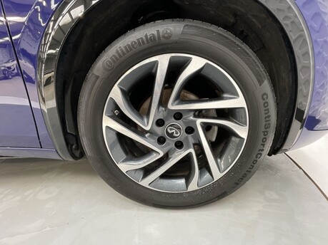 Infiniti Q30 LUXE CITY BLACK 44