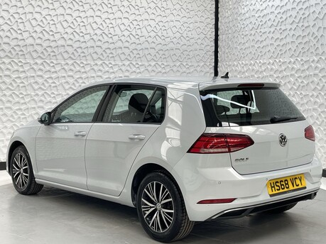 Volkswagen Golf SE NAVIGATION TDI DSG 5