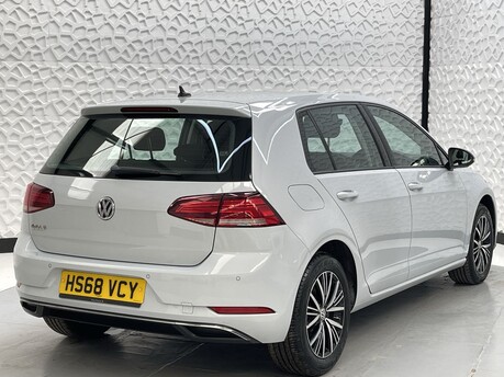 Volkswagen Golf SE NAVIGATION TDI DSG 7