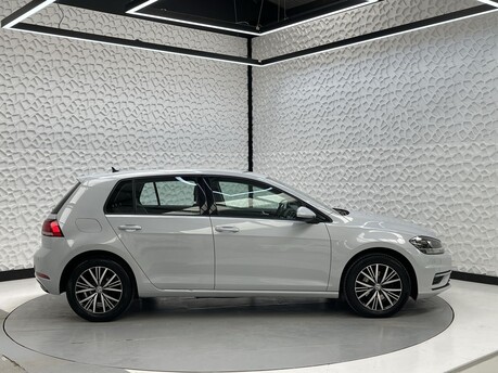 Volkswagen Golf SE NAVIGATION TDI DSG 8