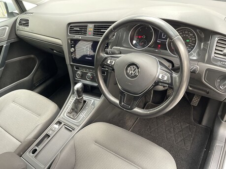 Volkswagen Golf SE NAVIGATION TDI DSG 10