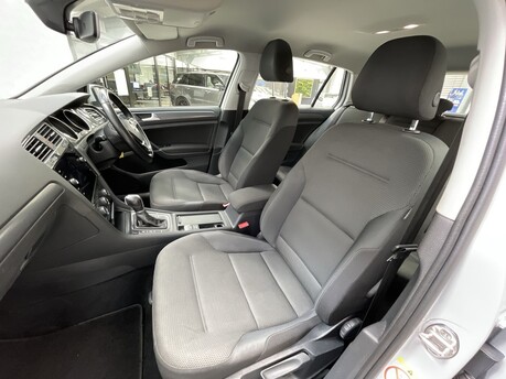 Volkswagen Golf SE NAVIGATION TDI DSG 12