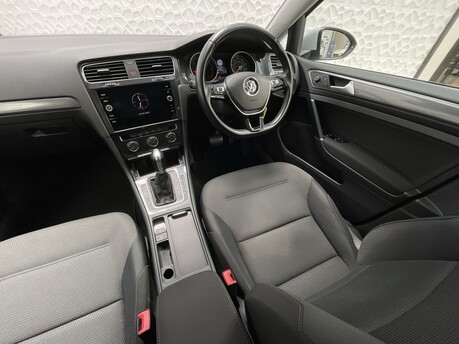 Volkswagen Golf SE NAVIGATION TDI DSG 14