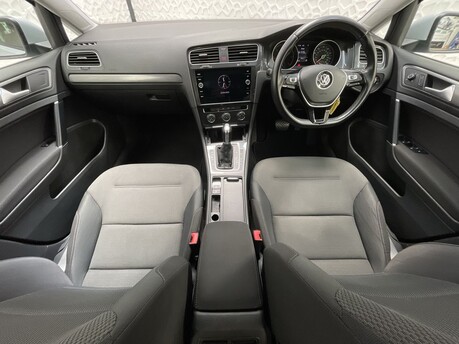 Volkswagen Golf SE NAVIGATION TDI DSG 17