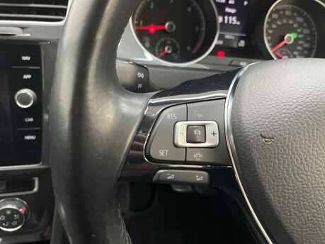 Volkswagen Golf SE NAVIGATION TDI DSG 19
