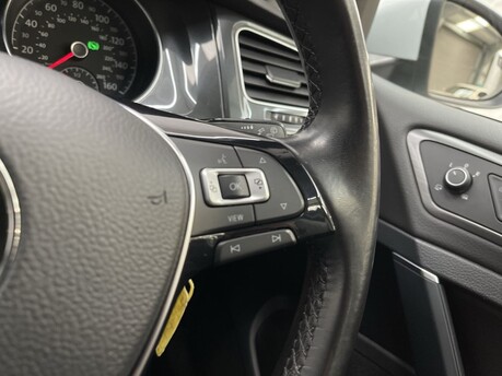 Volkswagen Golf SE NAVIGATION TDI DSG 20