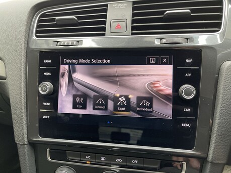 Volkswagen Golf SE NAVIGATION TDI DSG 28
