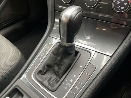 Volkswagen Golf SE NAVIGATION TDI DSG 30