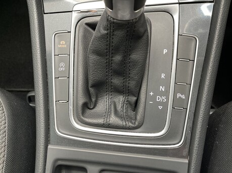 Volkswagen Golf SE NAVIGATION TDI DSG 31