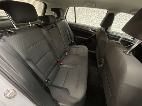 Volkswagen Golf SE NAVIGATION TDI DSG 33