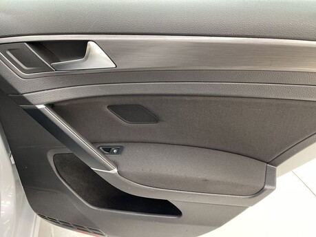 Volkswagen Golf SE NAVIGATION TDI DSG 37