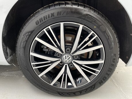 Volkswagen Golf SE NAVIGATION TDI DSG 41