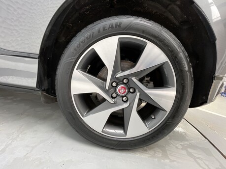 Jaguar I-Pace SE 43