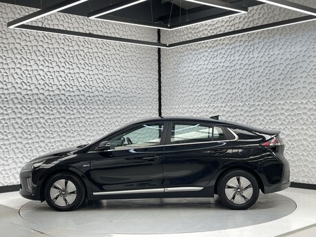 Hyundai IONIQ PREMIUM MHEV 4