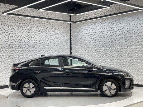 Hyundai IONIQ PREMIUM MHEV 8