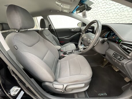Hyundai IONIQ PREMIUM MHEV 9
