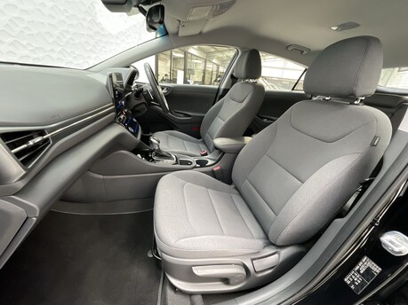 Hyundai IONIQ PREMIUM MHEV 12