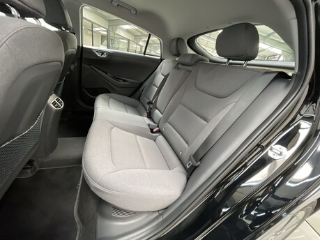 Hyundai IONIQ PREMIUM MHEV 33