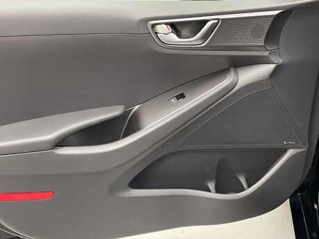 Hyundai IONIQ PREMIUM MHEV 38