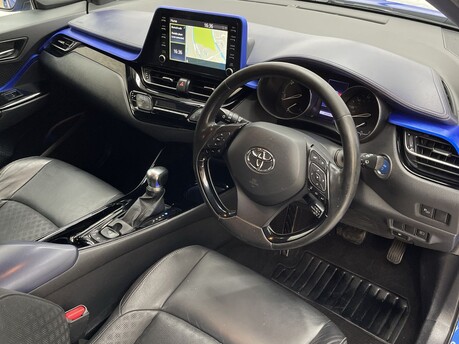 Toyota C-HR DYNAMIC 10