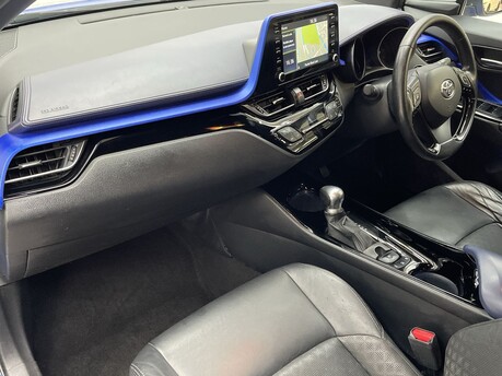 Toyota C-HR DYNAMIC 11