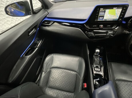 Toyota C-HR DYNAMIC 15