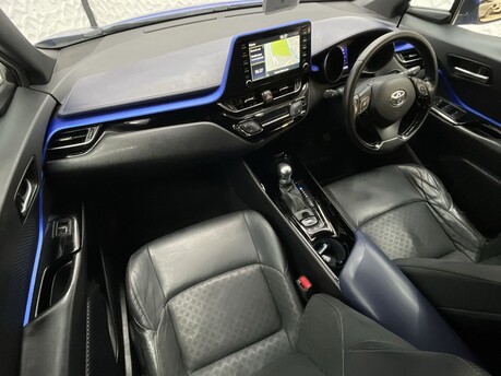 Toyota C-HR DYNAMIC 16