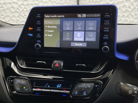 Toyota C-HR DYNAMIC 23