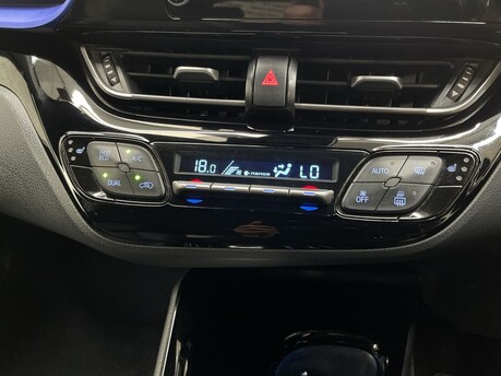 Toyota C-HR DYNAMIC 29