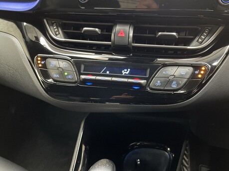 Toyota C-HR DYNAMIC 31