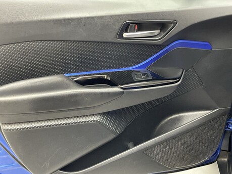 Toyota C-HR DYNAMIC 39