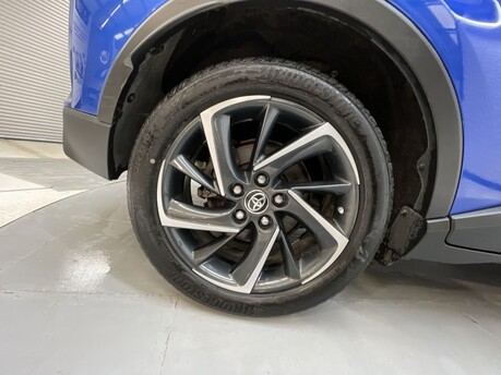 Toyota C-HR DYNAMIC 42