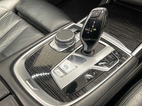 BMW 7 Series 740LD XDRIVE M SPORT 32