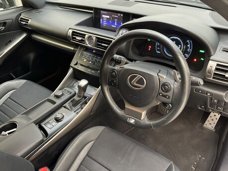 Lexus Is 300H F SPORT 10