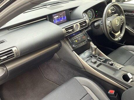 Lexus Is 300H F SPORT 11