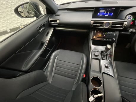 Lexus Is 300H F SPORT 15