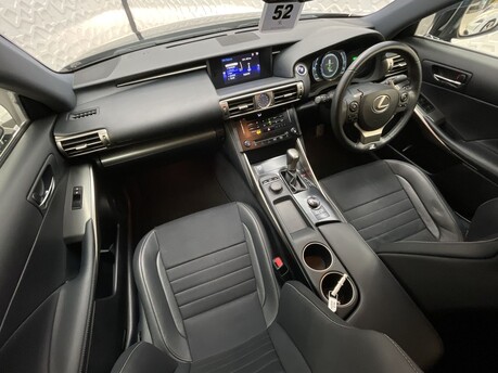 Lexus Is 300H F SPORT 16