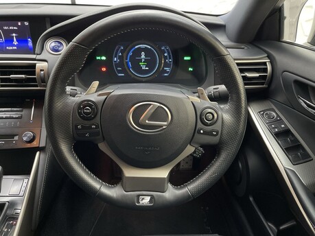 Lexus Is 300H F SPORT 18