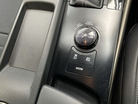 Lexus Is 300H F SPORT 26