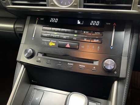 Lexus Is 300H F SPORT 27