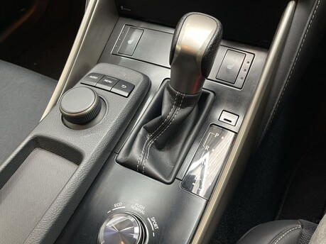 Lexus Is 300H F SPORT 28